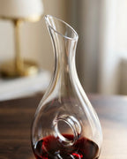 Le Cristoir carafe vin macro plongeant celan