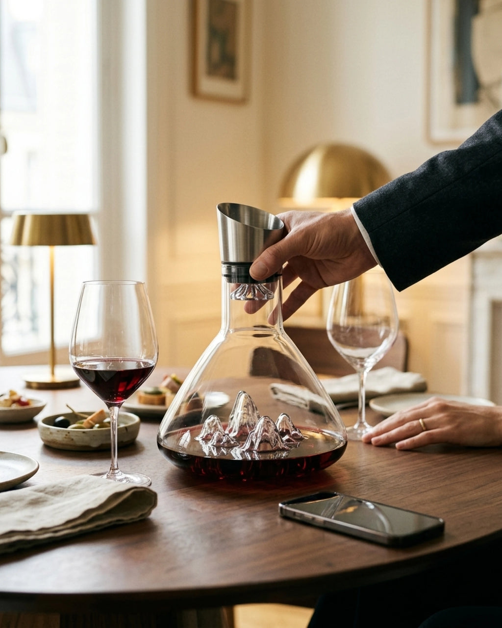 Carafe à vin Galven posée sur table