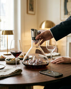 Carafe à vin Galven posée sur table