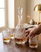 Le Cristoir service whisky main navorn